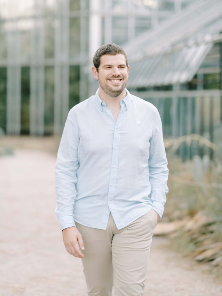 Editorial-style engagement portraits in the botanical garden by Lake Geneva