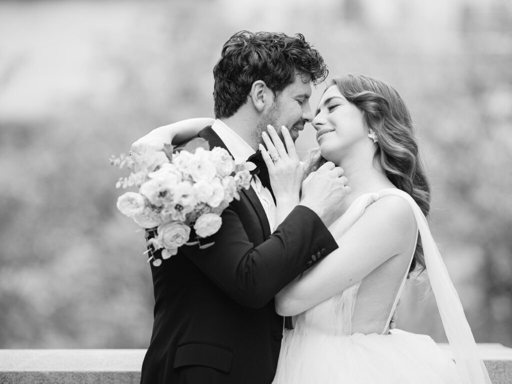 paris pre wedding photographer romantic city photoshoot